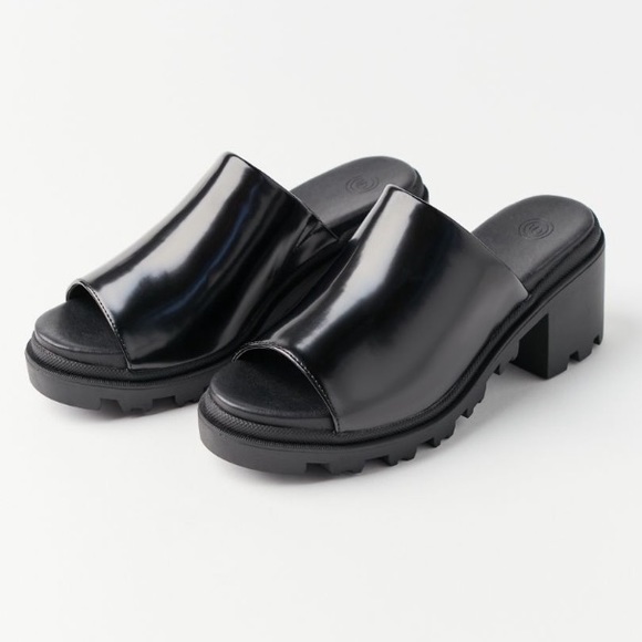 SOLD OU Sydney treaded mule sandal - Picture 3 of 7